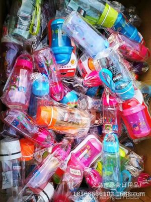 2017爆款地攤太空杯 摔不破、帶錄音廣告，5元模式引爆日用品批發(fā)市場